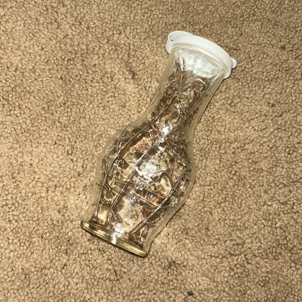Vine designed dressing container